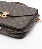 Louis Vuitton Pochette Metis taske