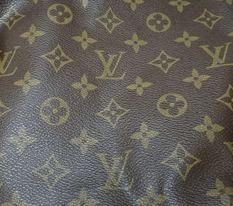 Louis Vuitton Pochette Toilette 26