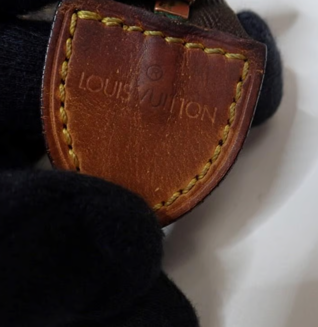 Louis Vuitton Pochette Toilette 26